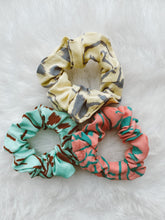 Cargar imagen en el visor de la galería, Pack Scrunchies Colores
